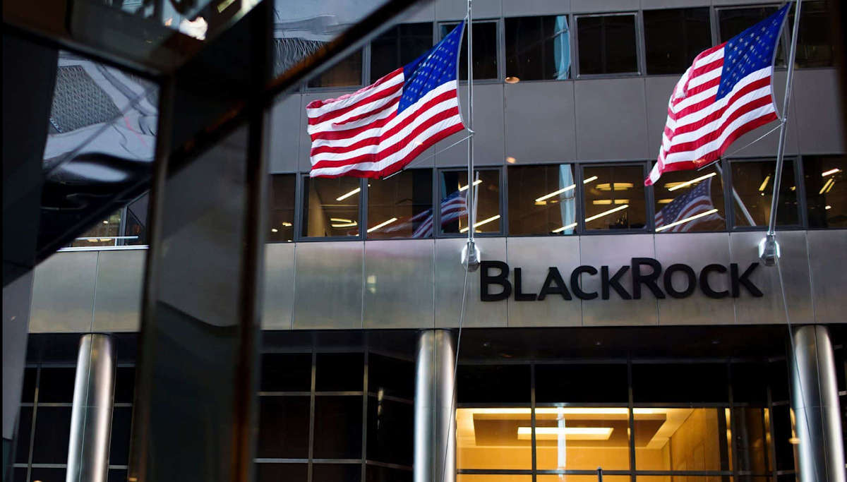 Statens pensjonsfond utland har en betydelig direkte eierpost i forvaltningsselskapet BlackRock.