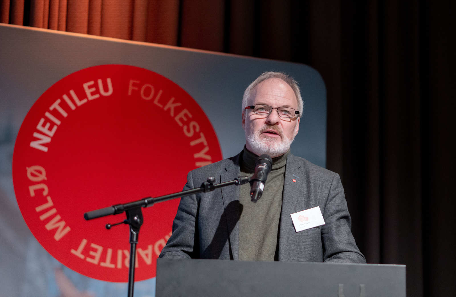 Einar Frogner er leder i Nei til EU. Her taler han til landsmøtet i 2022. Foto: Nei til EU.