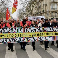 Protester til forsvar av rettigheter og offentlig sektor. I Paris deltok tusen lokomotivførere i demonstrasjonen 22. mars. Flere demonstrasjoner er varsla i paril og mai.