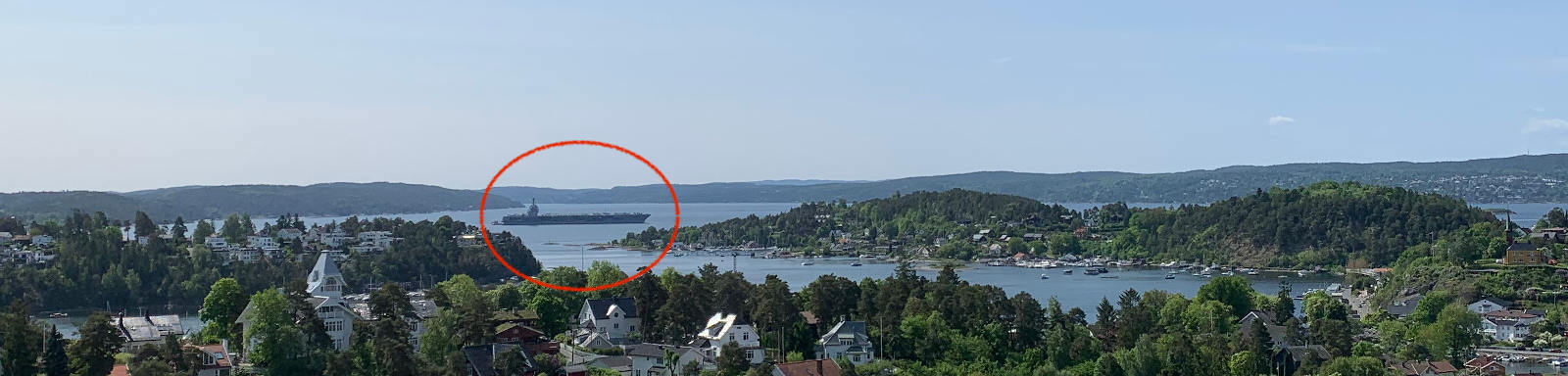 Hangarskipet som skjemmer ut Oslofjorden utenfor Ulvøya. Foto: R