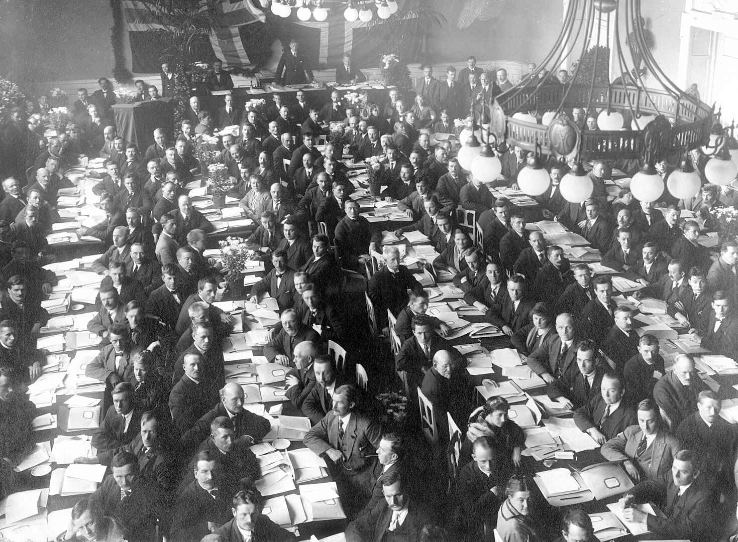 Splittelsen fant sted på Arbeiderpartiets landsmøte november 1923. Foto fra Trondheim Byarkiv.